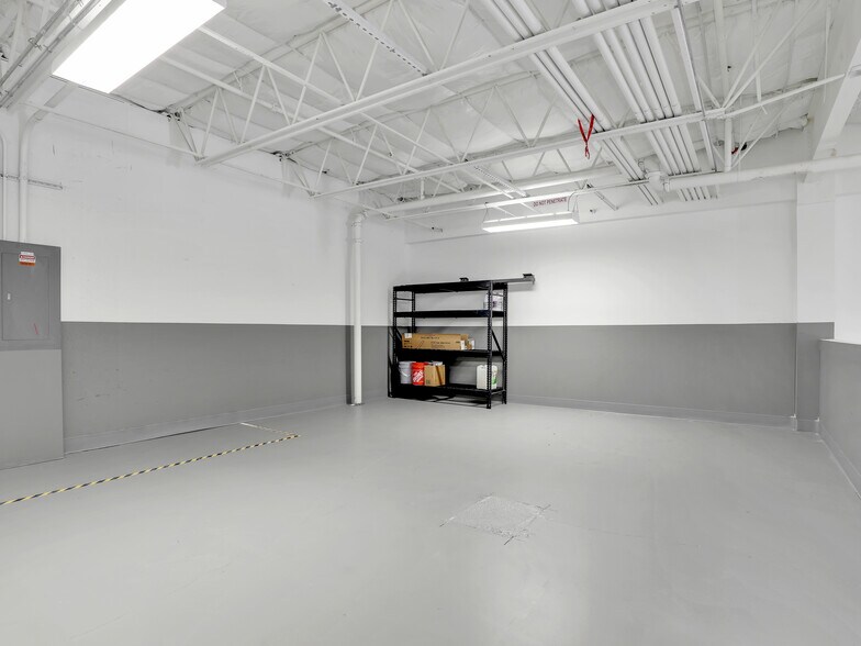 More Photos Of 8801 Business Park Dr, Fort Myers Warehouse For Sale
