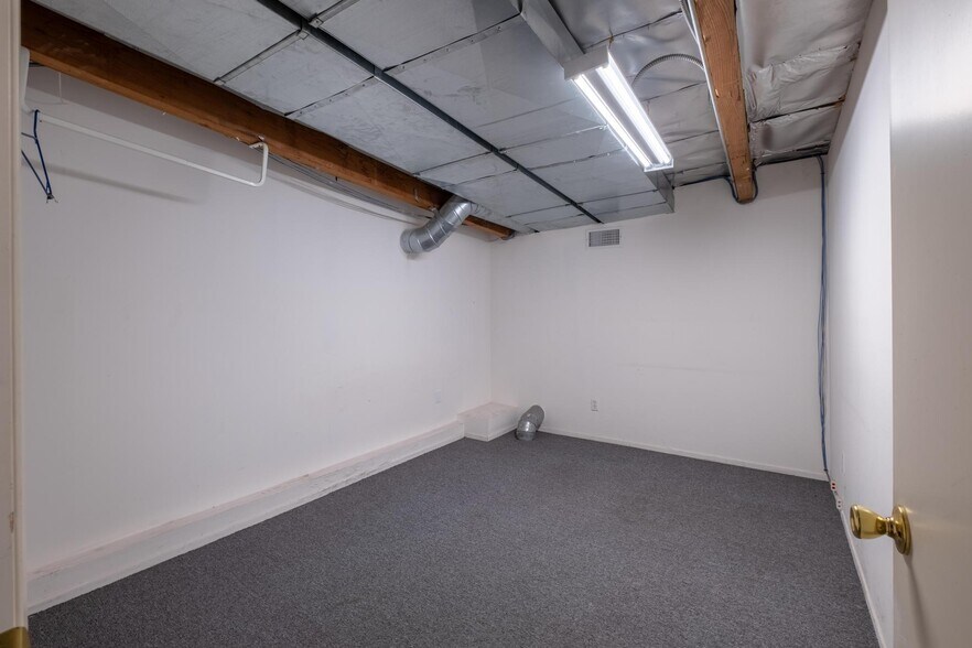 More Photos Of 22809 Lockness Ave, Torrance Warehouse For Sale