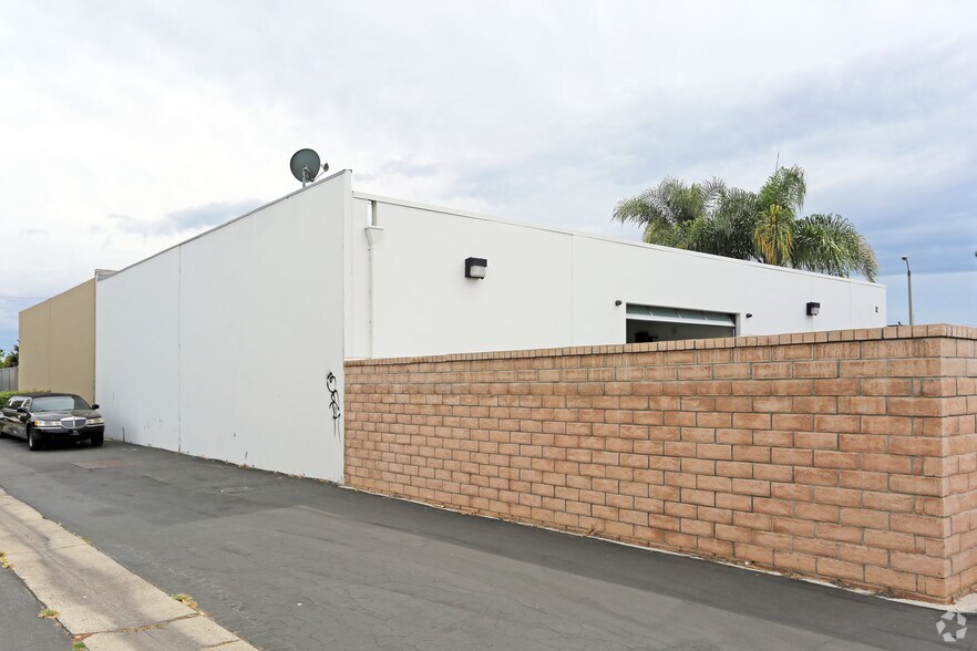 More Photos Of 7261 Mars Dr, Huntington Beach Manufacturing For Sale