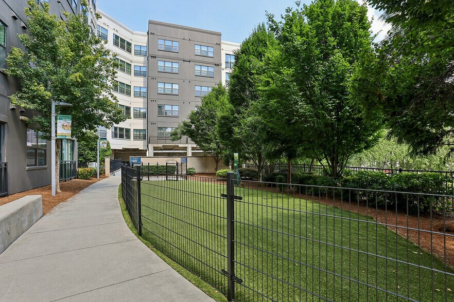 More Photos Of 6050 Roswell Rd NE, Sandy Springs Apartments For Lease