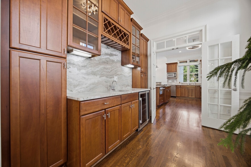 More Photos Of 574 East Ave NE, Atlanta Specialty For Sale