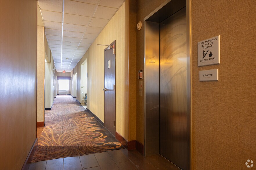 More Photos Of 1150 Riverside Dr, Battle Creek Hotel For Sale