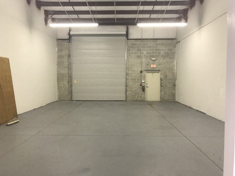 More Photos Of 8221-8239 Blaikie Ct, Sarasota Warehouse For Sale