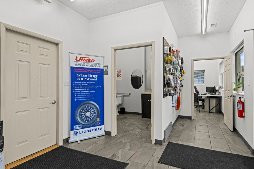 More Photos Of 981 Blue Star Dr, Traverse City Auto Repair For Sale