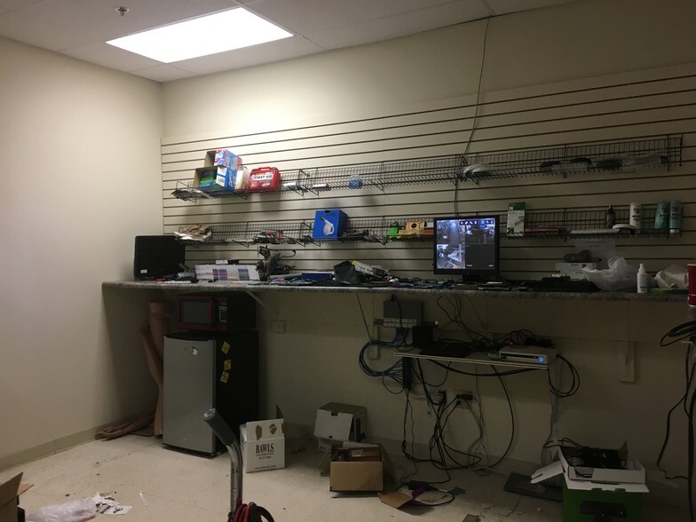 More Photos Of 1901 Hamilton Blvd, Sioux City General Retail For Sale