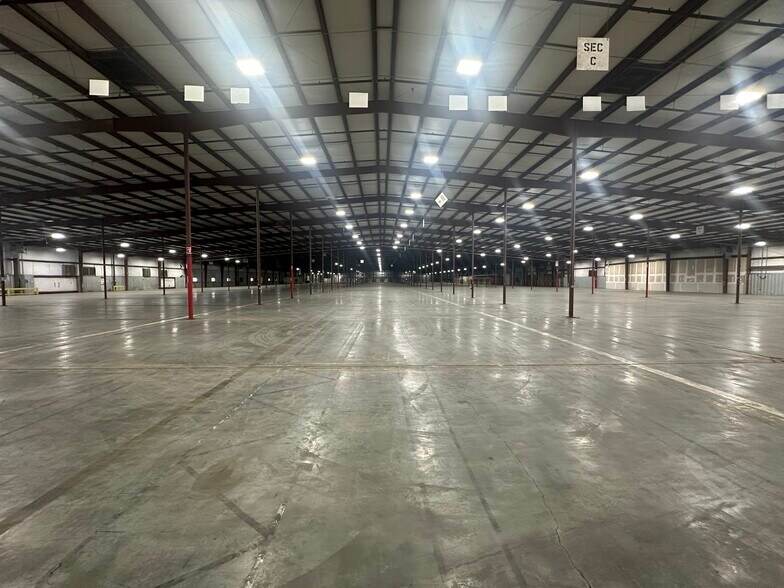 More Photos Of 1100 N Redmond Rd, Jacksonville Manufacturing For Lease