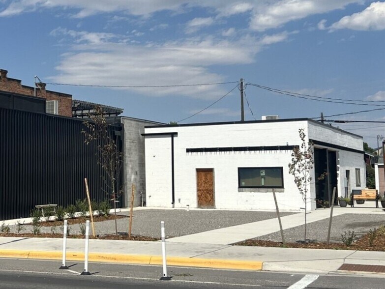 Primary Photo Of 33 E Main St, Belgrade Flex For Lease