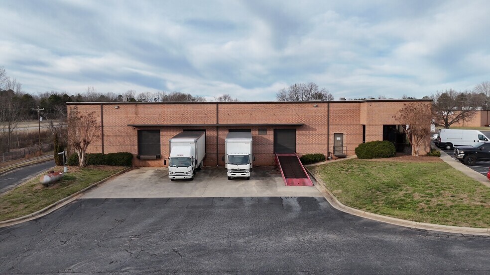 More Photos Of 822-826 22nd Street Pl SE, Hickory Warehouse For Lease