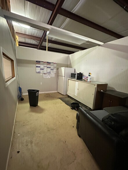 More Photos Of 13077 MS Highway 182, Starkville Flex For Lease