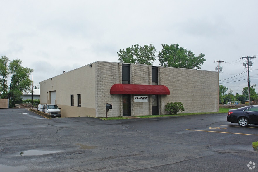 Primary Photo Of 2350 Brighton Henrietta Twnln Rd, Rochester Service For Lease