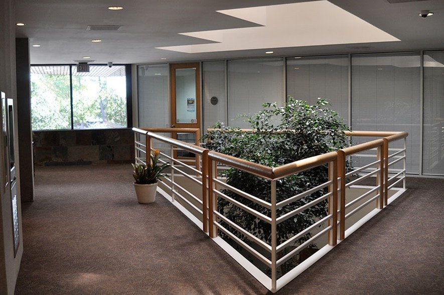 More Photos Of 3 Grogans Park Dr, The Woodlands Medical For Lease