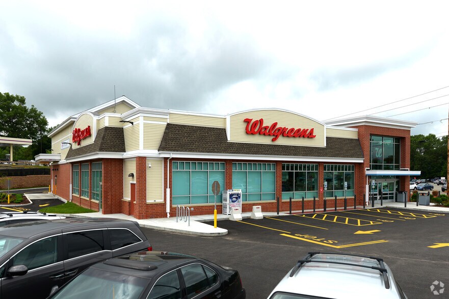More Photos Of 1 Eddie Dowling Hwy, North Smithfield Drugstore For Sale