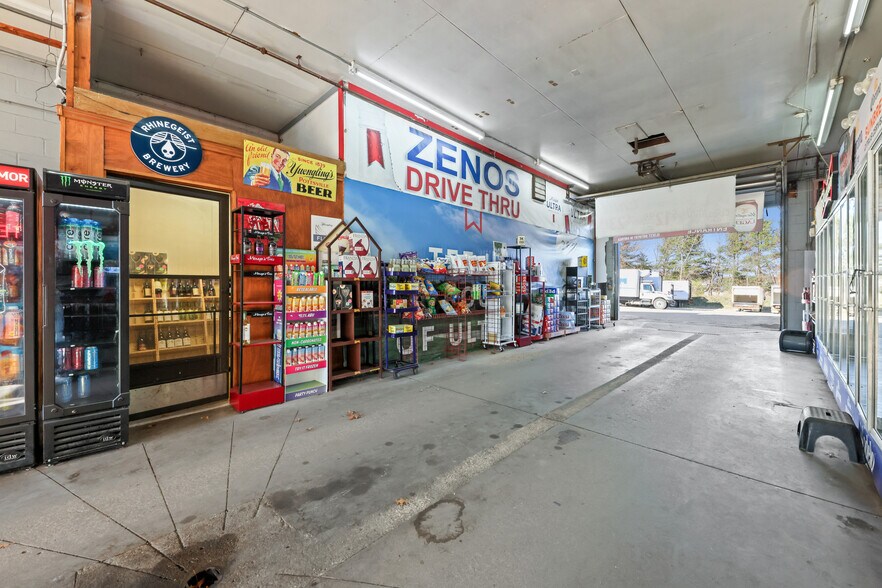 More Photos Of 2024 Locust St, Canal Fulton Freestanding For Sale