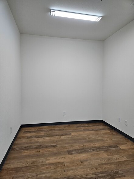 More Photos Of Doak Blvd, Ripon Warehouse For Lease