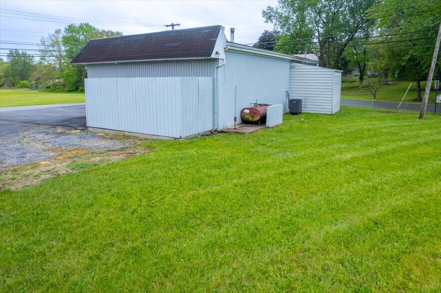 More Photos Of 101 Rock Cliff Dr, Martinsburg Auto Repair For Sale