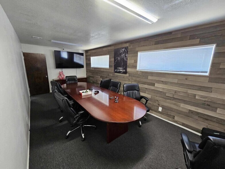 More Photos Of 1036-1038 W Clinton Ave, Fresno Office For Sale