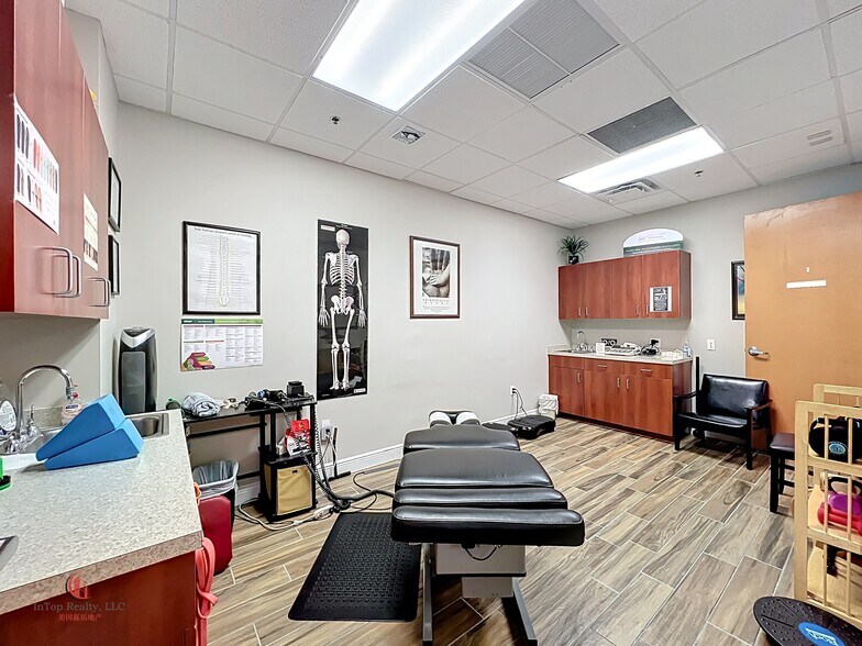 More Photos Of 1507 S Hiawassee Rd, Orlando Medical For Lease