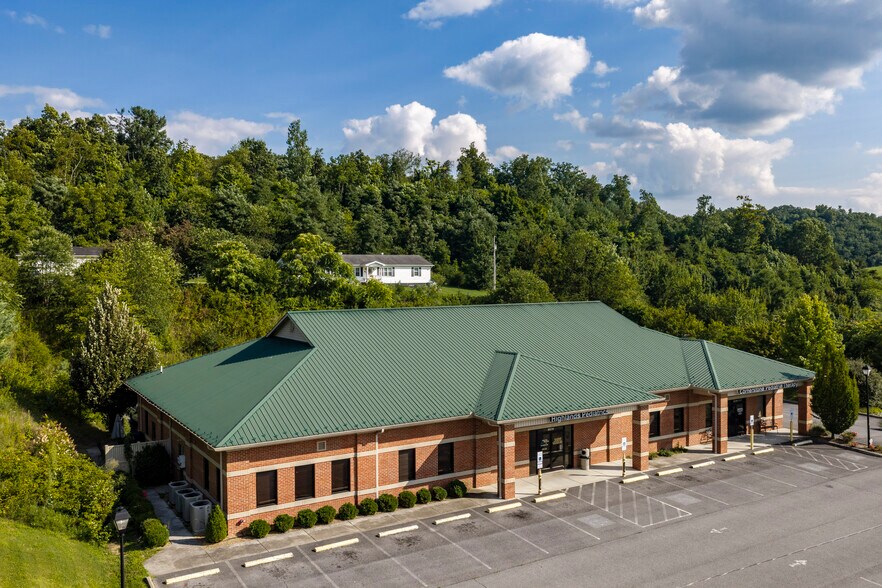More Photos Of 26208 Lee Hwy, Abingdon Medical For Lease