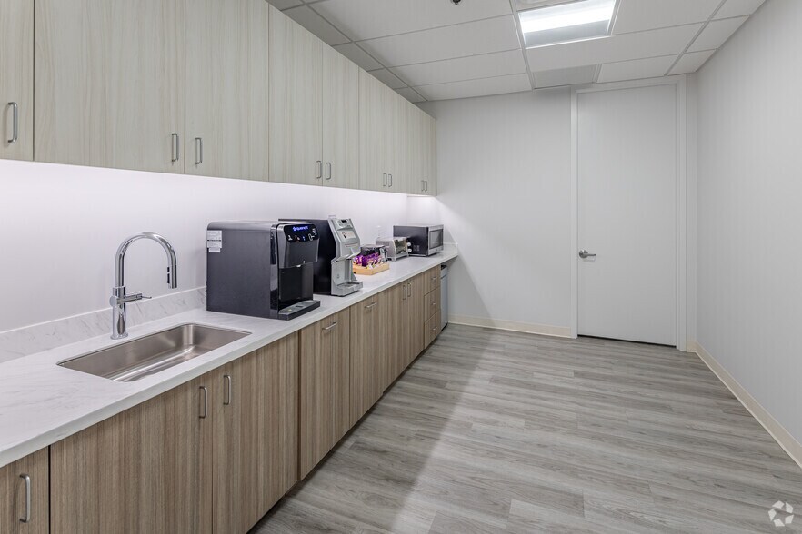 More Photos Of 600 Parsippany Rd, Parsippany Office For Sale