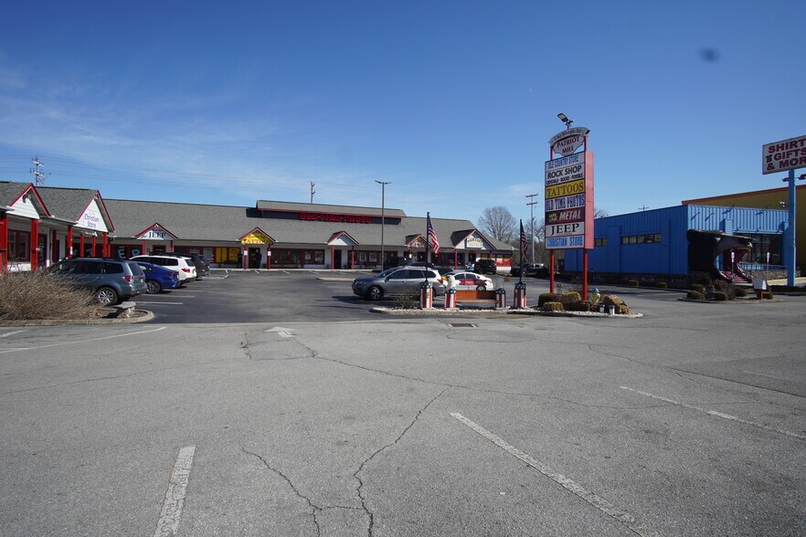 More Photos Of 3475 Parkway, Pigeon Forge General Retail For Sale