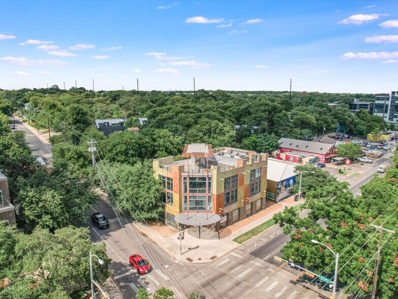 More Photos Of 901-903 Barton Springs Rd, Austin Office For Sale