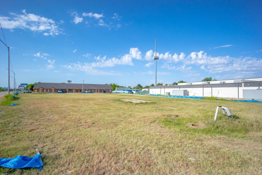 More Photos Of 301 S I-35 Ser Rd, Moore Land For Sale
