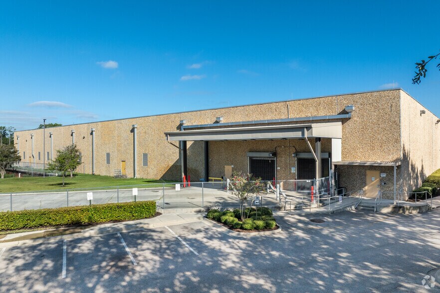 More Photos Of 8040 Bayberry Rd, Jacksonville Unknown For Lease