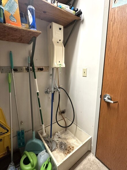 More Photos Of 220 SW 5th St, Woodhull Medical For Sale