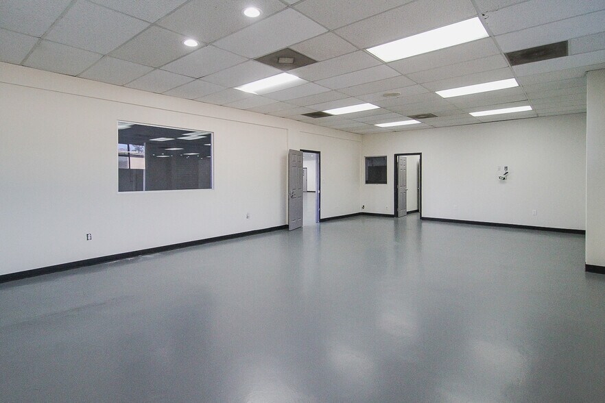 More Photos Of 26081 Bouquet Canyon Rd, Santa Clarita Freestanding For Lease