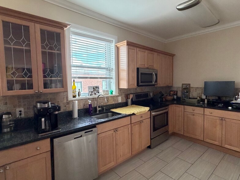 More Photos Of 153 Bank St, New London Apartments For Lease