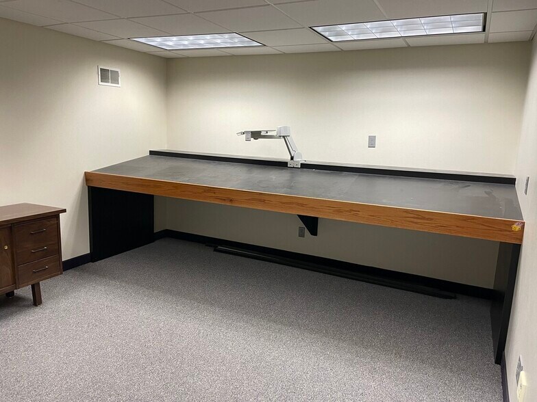 More Photos Of 615 Nokomis St, Alexandria Office For Lease