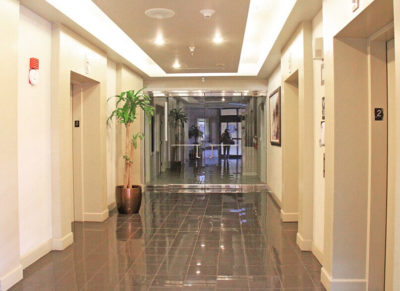 More Photos Of 111 2nd Ave NE, Saint Petersburg Unknown For Lease