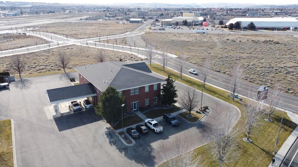 More Photos Of 6921 Crosswind Blvd, Kennewick Office For Sale