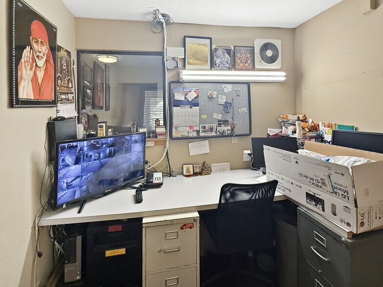 More Photos Of 5020 NE 14th St, Des Moines Hotel For Sale