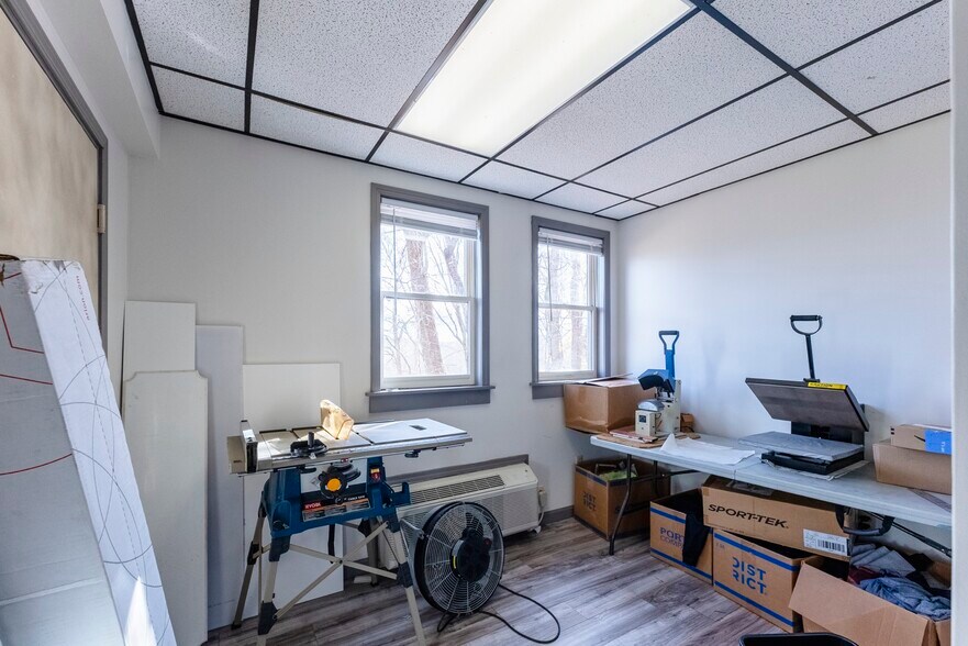 More Photos Of 447 Broadway, Ulster Park Office For Sale