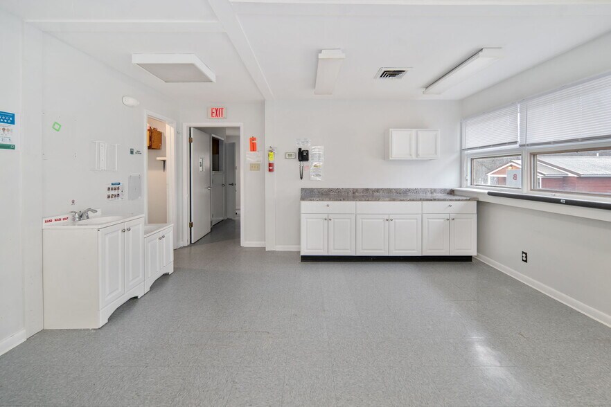 More Photos Of 4956 NY-30, Schoharie Flex For Sale