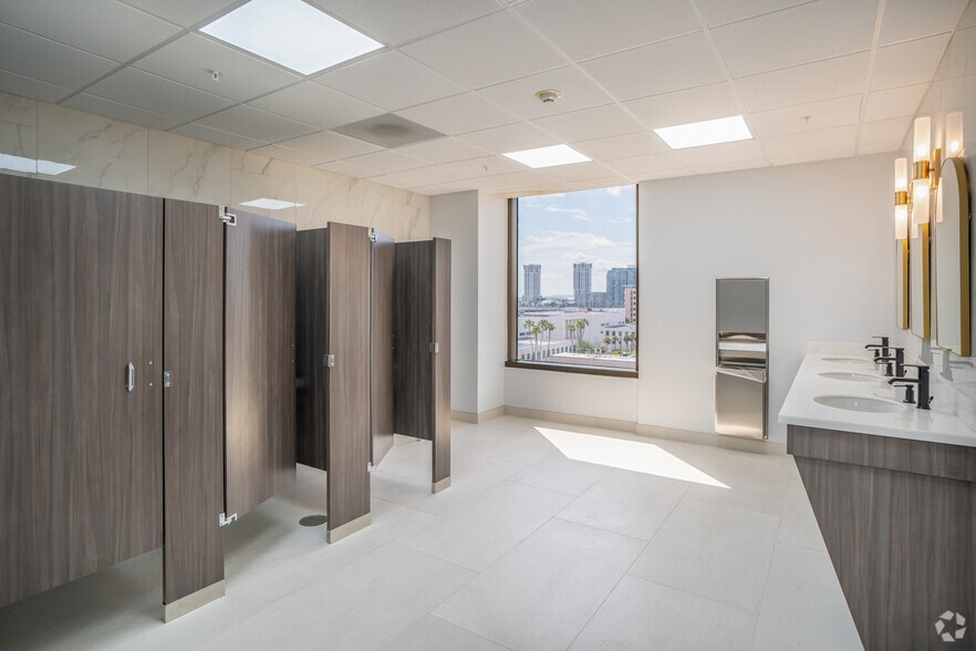 More Photos Of 610 E Zack St, Tampa Office For Lease