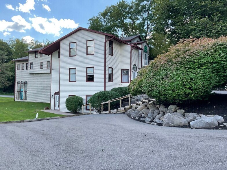 More Photos Of 4583 North St, Jamesville Loft Creative Space For Sale