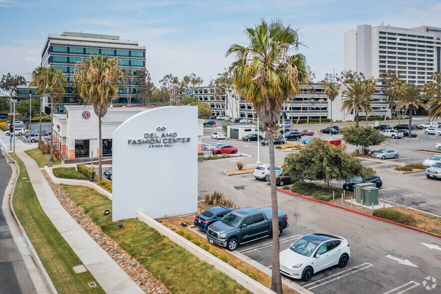 More Photos Of 21712 Hawthorne Blvd, Torrance General Retail For Lease