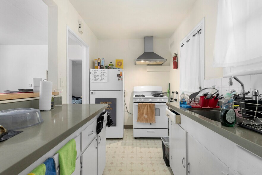 More Photos Of 2003-2005 Berkeley Way, Berkeley Apartments For Sale