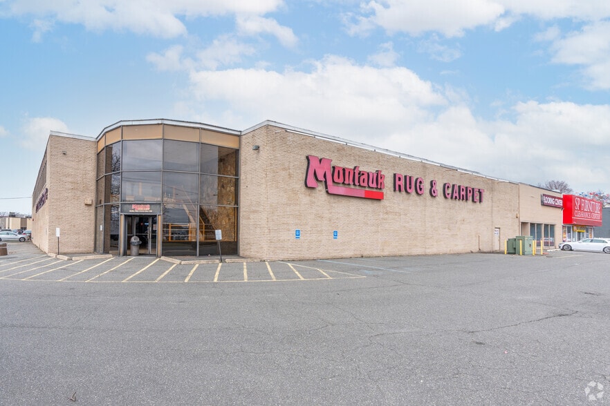 More Photos Of 55-65 Price Pky, Farmingdale Warehouse For Lease