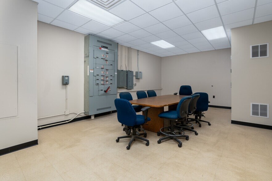 More Photos Of 3702 Hy Point Blvd, Rolla Industrial For Sale