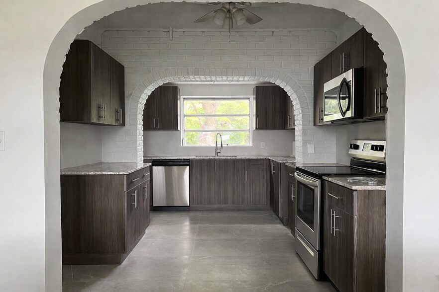 More Photos Of 545 Ne 23rd St, Wilton Manors Rehabilitation Center For Lease