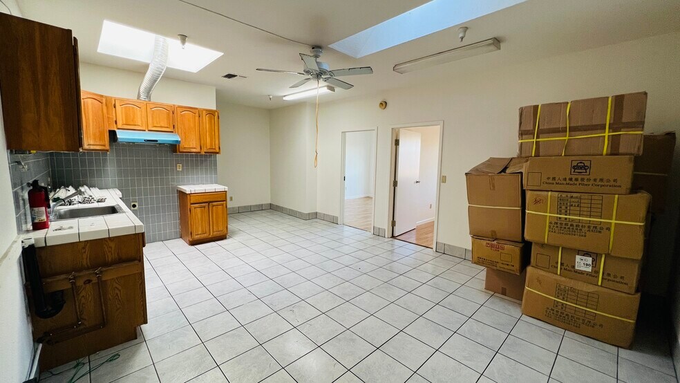 More Photos Of 324 7th St, Oakland General Retail For Sale