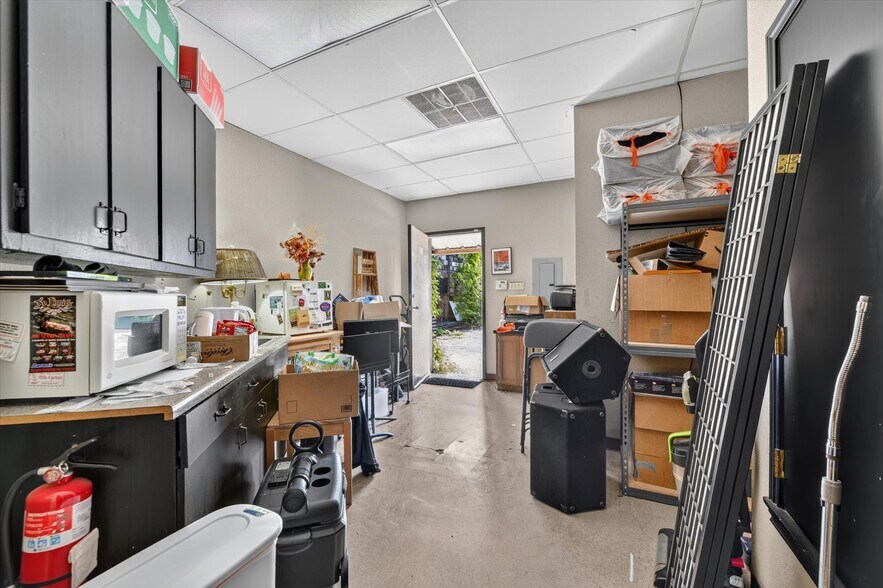 More Photos Of 221-223 N Locust St, Denton Office For Sale