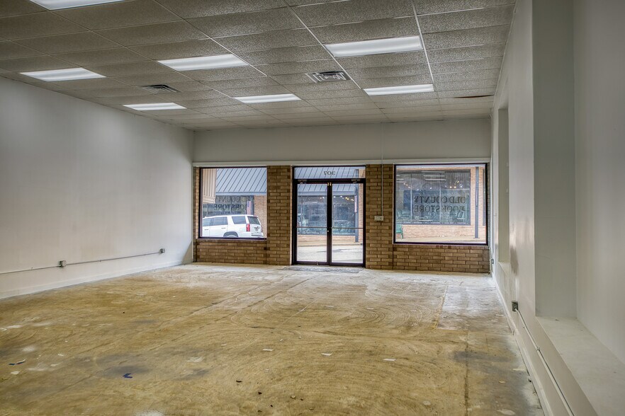 More Photos Of 307 E Goliad Ave, Crockett Storefront For Sale