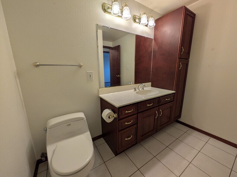 More Photos Of 15507 County Road 10, Fort Lupton Flex For Lease