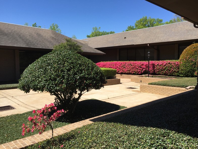 More Photos Of 1121 E Southeast Loop 323, Tyler Office Residential For Lease