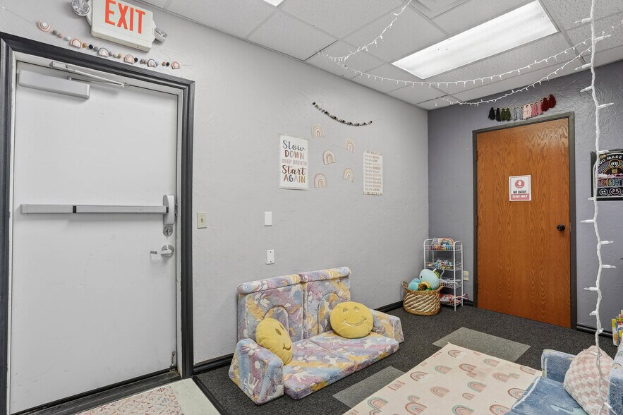 More Photos Of 17311 NE 23rd St, Choctaw Office For Sale