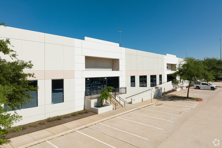 Primary Photo Of 2525 Ridgepoint Dr, Austin Light Distribution For Lease